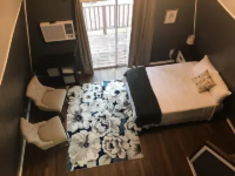 Cabin 2- Overlooks Yarborough Landing and Millwood Lake