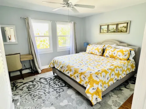 Walk to Beach! East of A1A Central beach. Newly renovated fully equipped. Hotel a Vero Beach