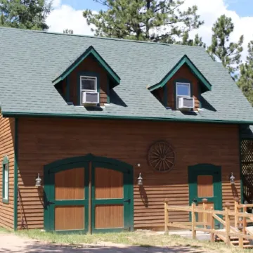 The Gingerbread Cottage - 2.5 acres, craft or meeting room