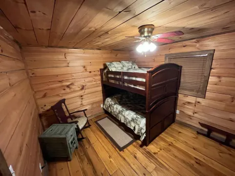 C & D Trivette's Cozy Cabin