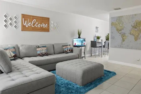 East by the Beach 411B Отели рядом с достопримечательностью «Coconuts on the Beach»