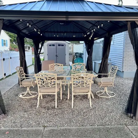 Beautiful fully renovated quad in Village Green