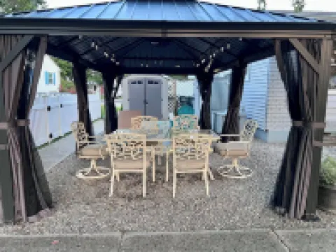 Beautiful fully renovated quad in Village Green