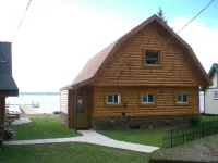 Charming Waterfront Cottage on Mullett Lake