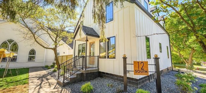 4 bedroom home downtown Nashville. Hot tub, large patio, fire pit, and game room Hotels in Brown County