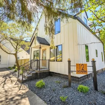 4 bedroom home downtown Nashville. Hot tub, large patio, fire pit, and game room