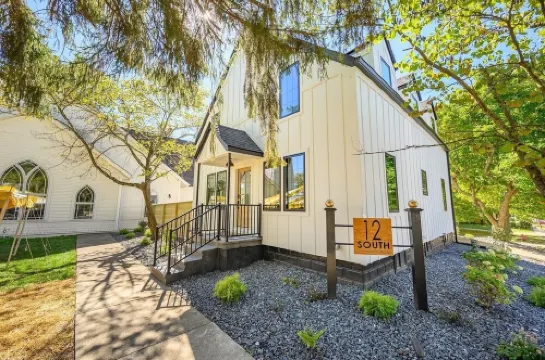 4 bedroom home downtown Nashville. Hot tub, large patio, fire pit, and game room