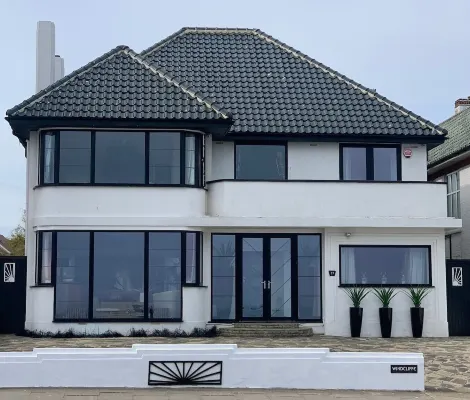 5 Double Bedroom Art Deco Villa by the Sea with Heated Pool