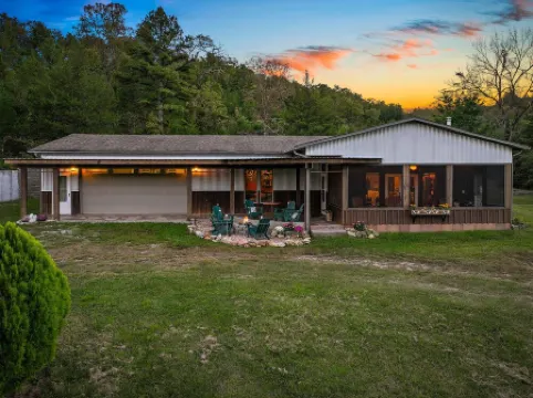 Private White River Estate on 214 acres. ATV/hiking trails. Pets stay free