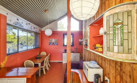 CROFT COTTAGE near Hepburn Mineral Springs Reserve