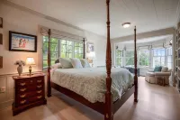 Luxury, family friendly home, with views, privacy and access to Maine's best!  호텔