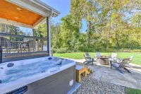 Yellow Bike Bungalow-Block from Bike Trail-Fireplace & Hot Tub - Dog Friendly