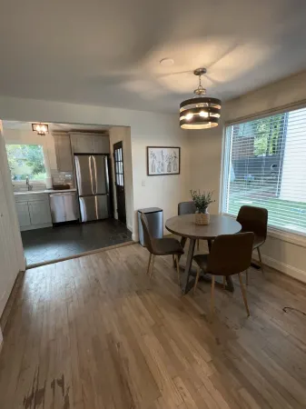 2 BR Townhome in downtown Homewood next to SOHO Отели рядом с достопримечательностью «Университет Самфорд»