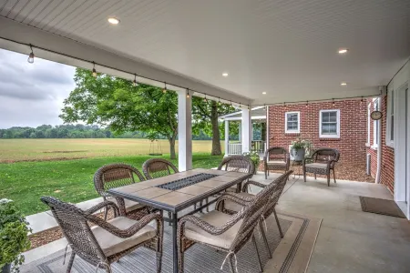 Apple Blossom Suite /Cozy Family Friendly Farm Stay/4 Bedrooms