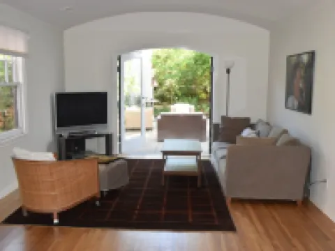 4 bed 3 bath house in wine area near SF. Walk to town. Dog friendly PLV120240032 Hotels in Petaluma