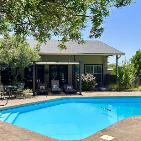 Luxury Living in a Country Setting and Minutes to Lubbock!