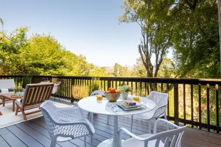 Mill Valley Home Near Muir Woods Redwoods Beaches San Francisco and Wine Country Отели рядом с достопримечательностью «Национальная зона отдыха Голден Гейт»