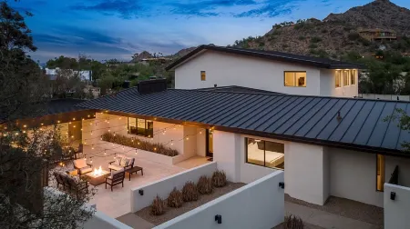 La Gruta Luxury Villa - Scenic Mountain Views with Impressive Outdoor Features! Отели рядом с достопримечательностью «Mountain Shadows Resort Scottsdale»