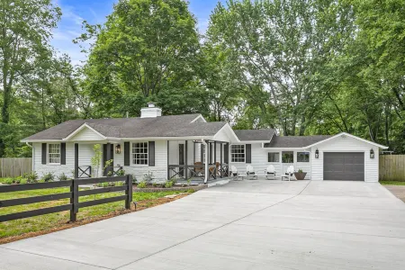 Charming Renovated Franklin Cottage