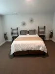 Spacious Private Basement Hotels in Severn