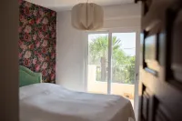 Family-friendly villa with private pool in a fantastic location. Hotels in Benidoleig