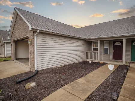 KingQueenQ Отели в г. Типпекано