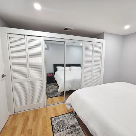 Elegant Suite near JFK Airport Отели рядом с достопримечательностью «Железнодорожная станция JFK Air Train»