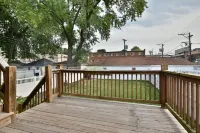 5 bedroom with 5 beds and 2 bathrooms