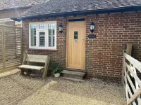 Stunning Modern Styled Studio Apartment in the Surrey Hills AONB Hotels near Dorking Deepdene