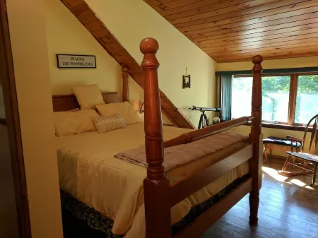 Lakefront home with something to enjoy for every season! Отели в г. Ли