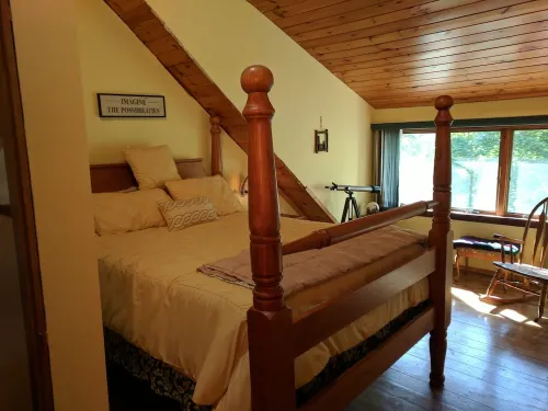 Lakefront home with something to enjoy for every season! Hotel a Lee