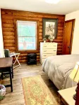 "River House" Log Cabin Nestled near the Red River