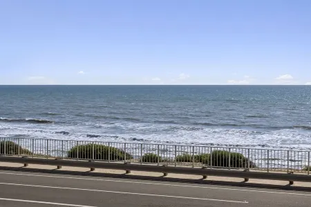 BEACH FACING! Large 3BR - 180 panoramic ocean views, steps to sand and Village!