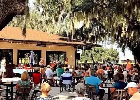 Don’t miss! Fun 1bed villa with golf cart and lanai. Bring your puppy.