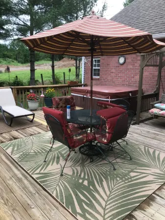 Upstairs Private Room Full Bath 15 Mins From Down Town Nashville. No extra fees