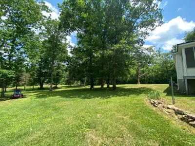 STAY ON BEAUTIFUL MOWBRAY MOUNTAIN- HIKING, KAYAKING, GOLF, ROCK CLIMBING