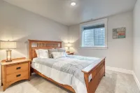 Newly built cabin with private 2 acres, pool & hot tub Shafer Butte Lookout US 366, ID 32 주변 호텔