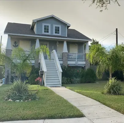 Bay View, Fishing, Watersports, Tropical Yard, Central Location!