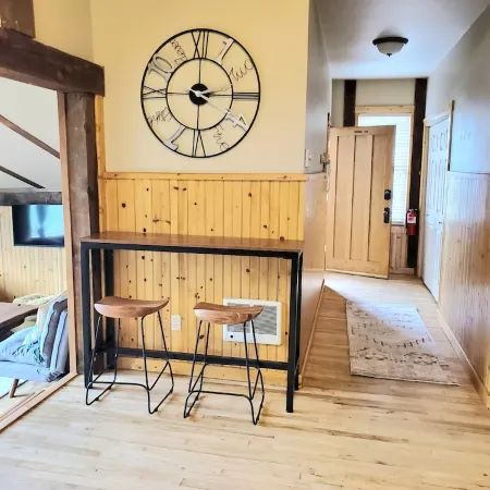 Historic Westcliffe Outpost Penthouse Apt 2bed/2bath