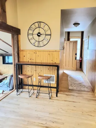 Historic Westcliffe Outpost Penthouse Apt 2bed/2bath