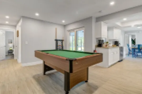 Melbourne home w/King beds, HEATED Pool, 10 mins to the beach and near USSSA!