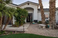 Equestrian Luxury: 5BR Oasis Minutes from Desert Horse Park & Thermal Club! 데세르 퀸 마인 트레일헤드 주변 호텔