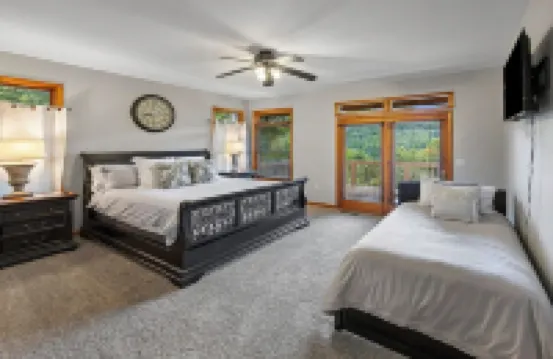 4-Bedroom Mountain House w/Golf Course View, Hot Tub, Pool Table, & Foosball!