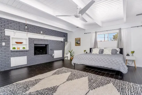 Desert-Chic Abode with Sauna and Heatlamps, Minutes to Joshua Tree and Pappy's