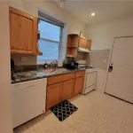 Charming 2-bedroom apartment with AC, WiFi in delightful Oak Park