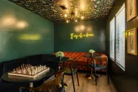 GameLounge~2KingBeds~PinkBedRoom~Gazebo~FirePit~SpookyNook~Walk2Mainst~Arcade Hotels in Hamilton