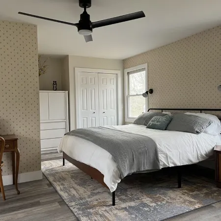 Charming farmhouse with 4 bedrooms, indoor pool, WiFi and AC in soothing Otsego