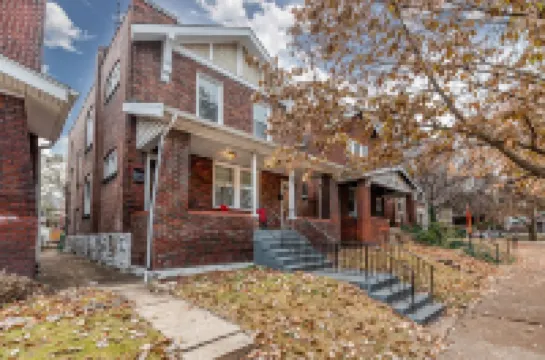 Family Friendly, Safe & Comfy near Botanical Gardens and Tower Grove Park Hotel a 