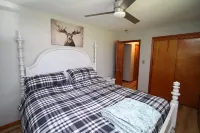 The Maine House in State College - 2 miles to PSU via walking path or car! Hotels near Five Below