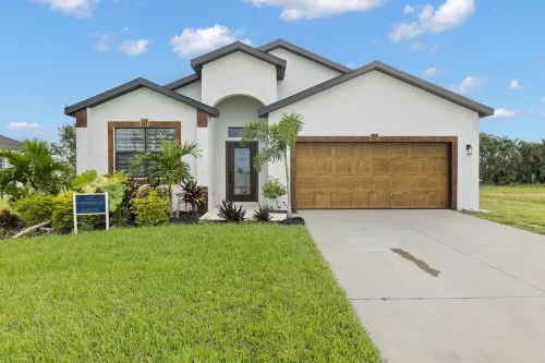 Beautiful home w/ an amazing pool area and everything you need! Prime Location!